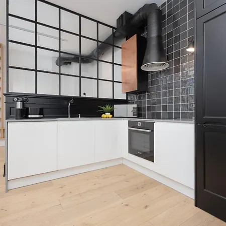 Modern & Bright Konesera Near To Pge National Stadium By Renters