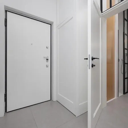 Modern & Bright Konesera Near To Pge National Stadium By Renters *