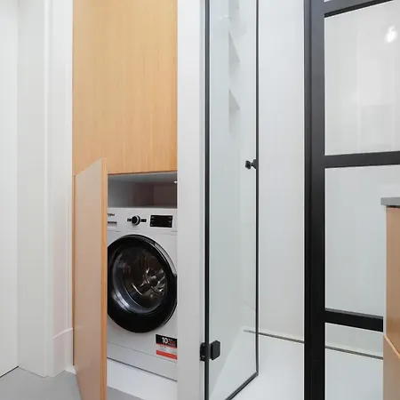 Modern & Bright Konesera Near To Pge National Stadium By Renters Apartment